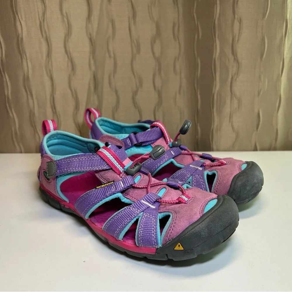 Keen Seacamp II CNX Youth 4 Closed Toe Toggle Lace Purple Pink Teal 1014477